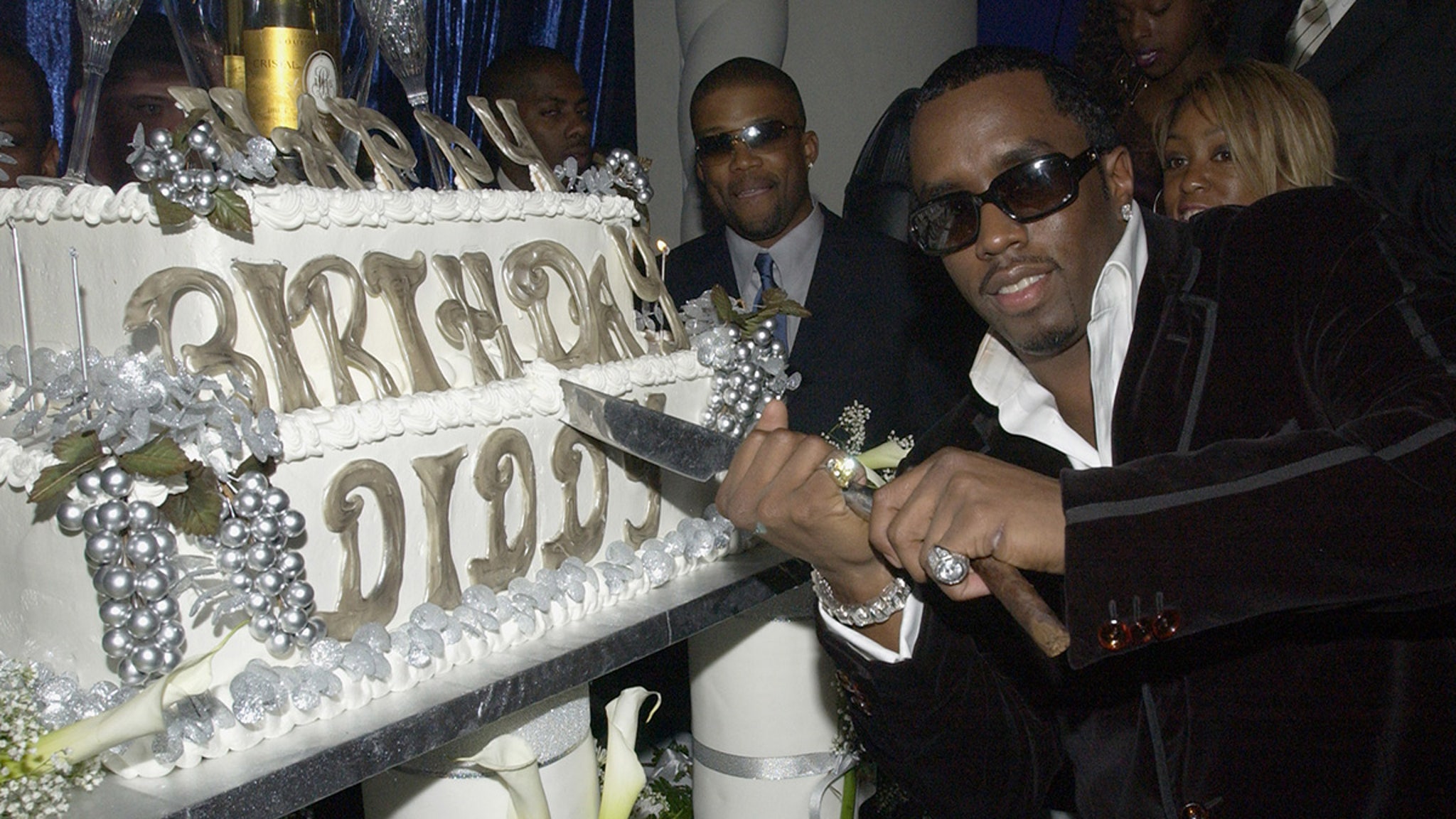 Fotos de la fiesta de cumpleaños de Diddy resurgen en medio de un caso penal