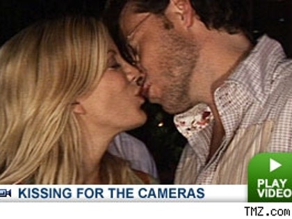 Tori Spelling: Click to watch