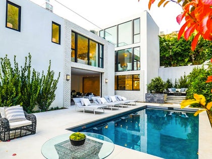 0809-kendall-jenner-weho-house-photos-primary