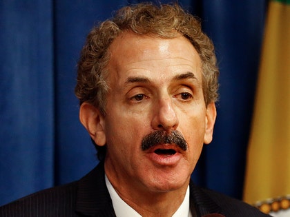 1221-mike-feuer-getty-01