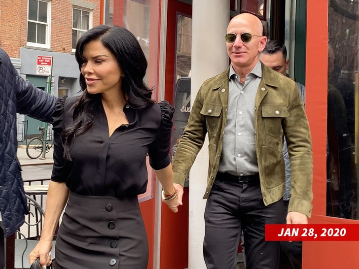 0225-jeff-bezos-lauren-sanchez-splash-01