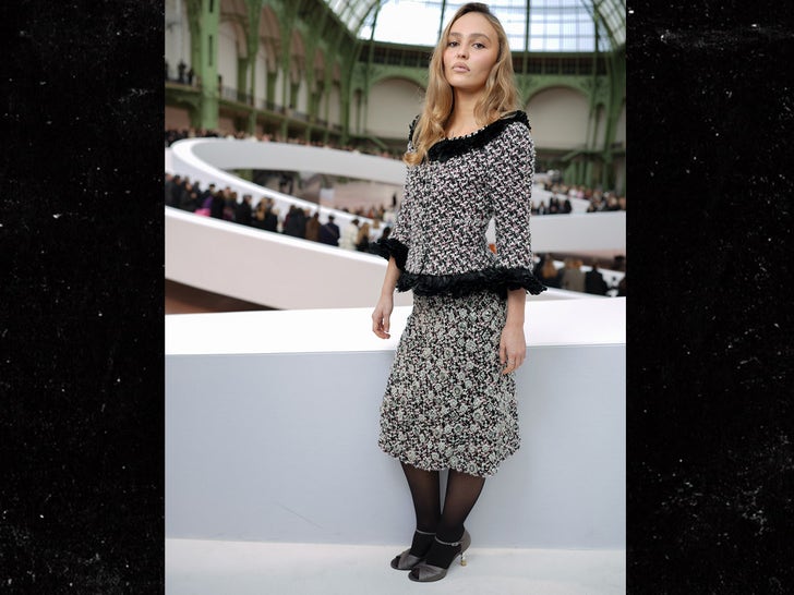 0127-Celebrities-at-Chanel-Haute-Couture-Paris-Fashion-Week-photos-primary-2