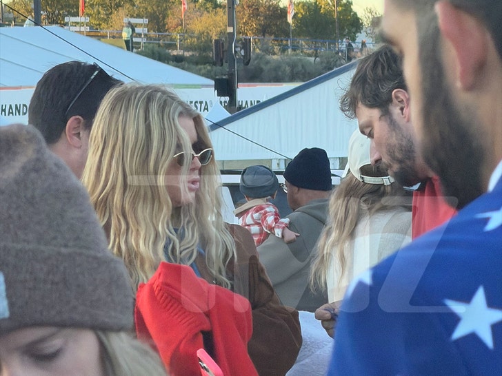 jessica simpson and thomas eisenhood together tmz 2