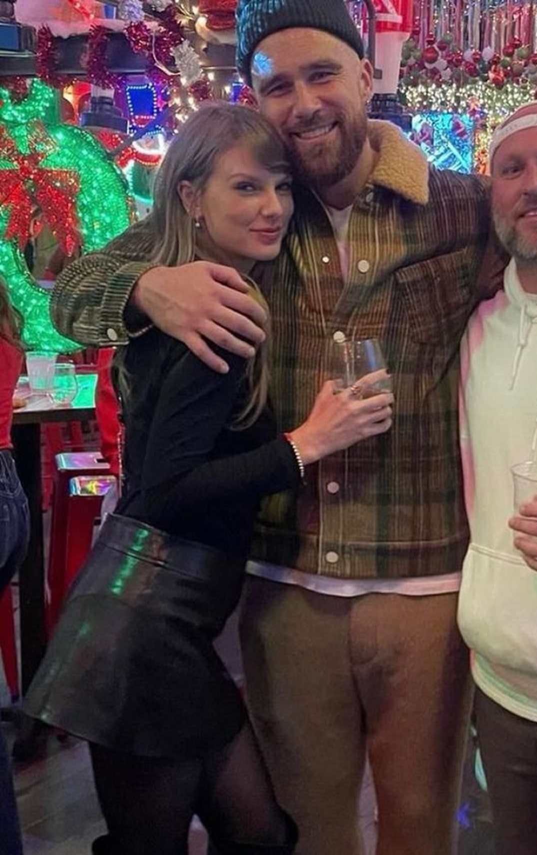 Taylor_Swift_and_Travis_Kelce_Instagram_1