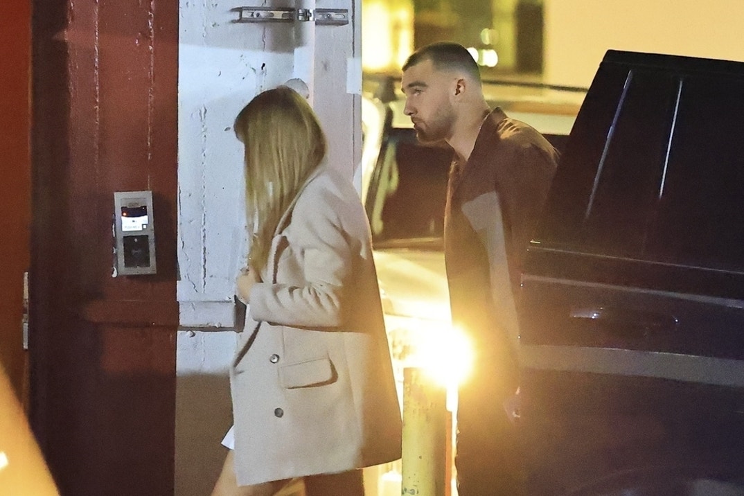 Taylor Swift Travis Kelce Out For Dinner In Beverly Hills 1
