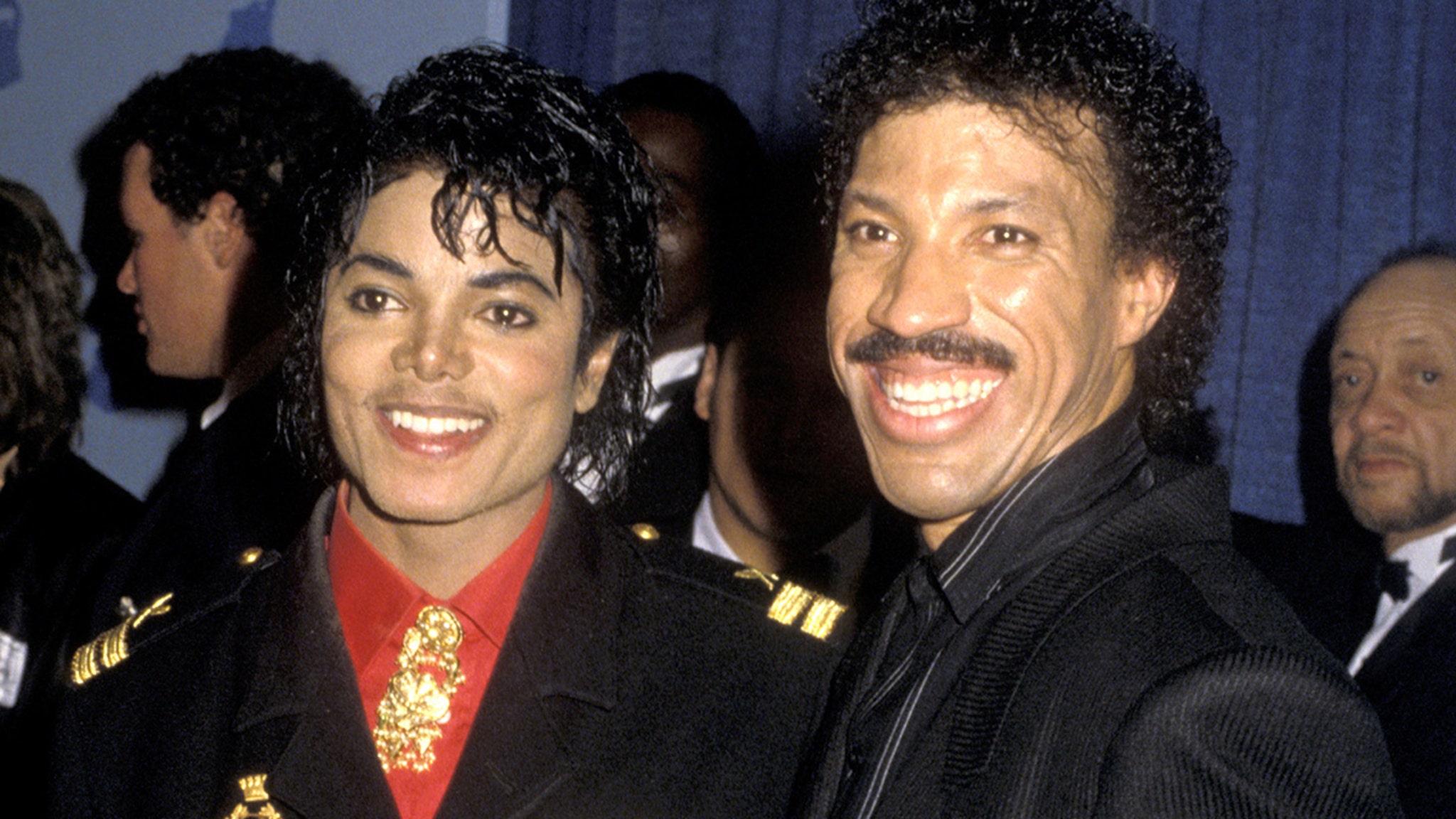 Lionel Richie Says Michael Jackson Was Nicknamed 'Smelly' Over Poor Hygiene