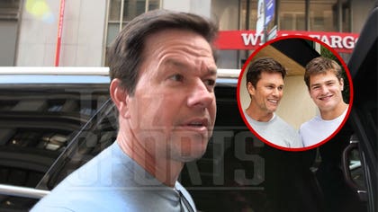 020726_mark_wahlberg_kal