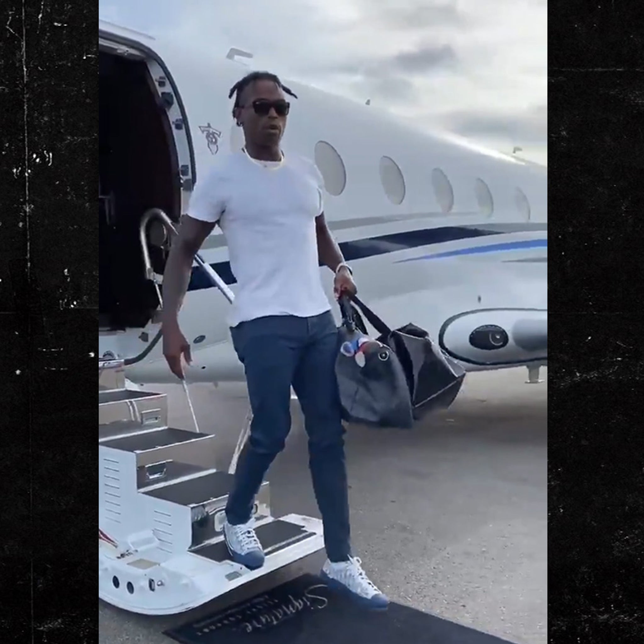 Julio Jones Lands in Tennessee In Private Jet After Being Traded to Titans