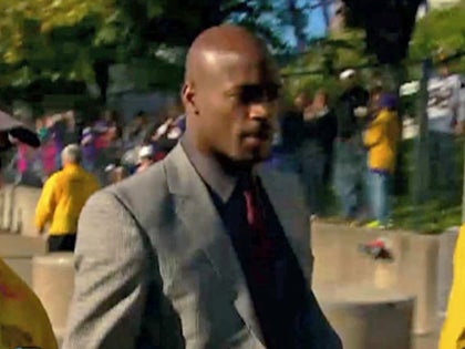 101313_adrian_peterson_ipad
