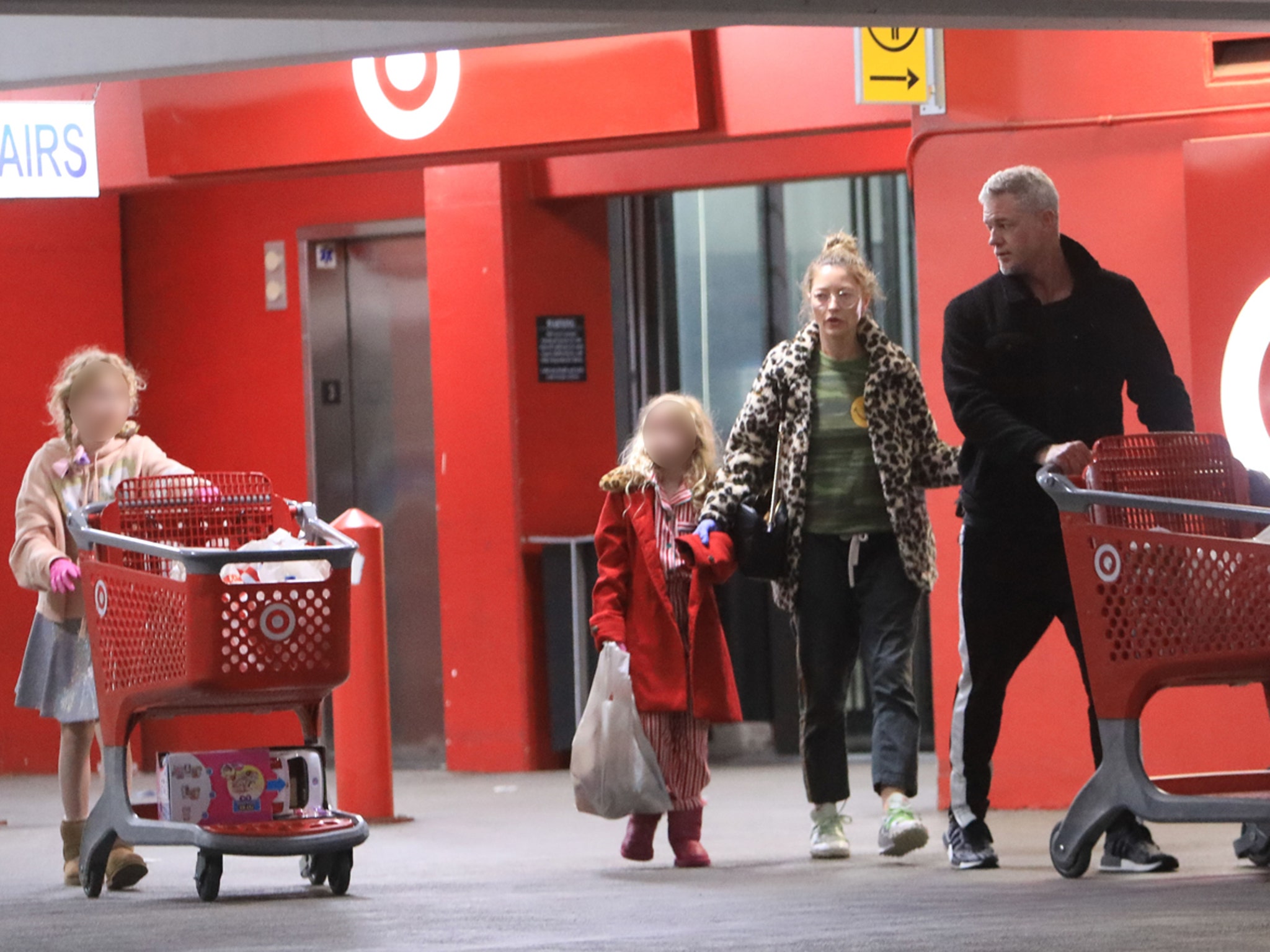 Rebecca Gayheart Eric Dane Shop Together Split On Wearing Gloves