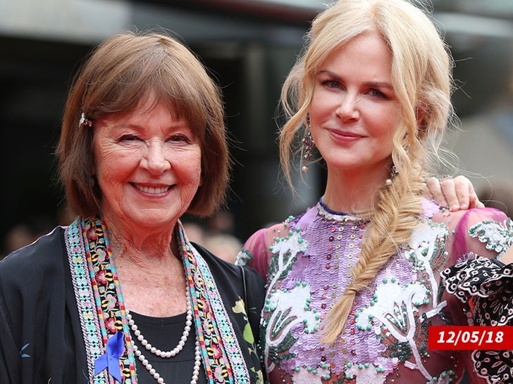 Nicole Kidman Tears Up Over Her Late Mom During Acceptance Speech, Video