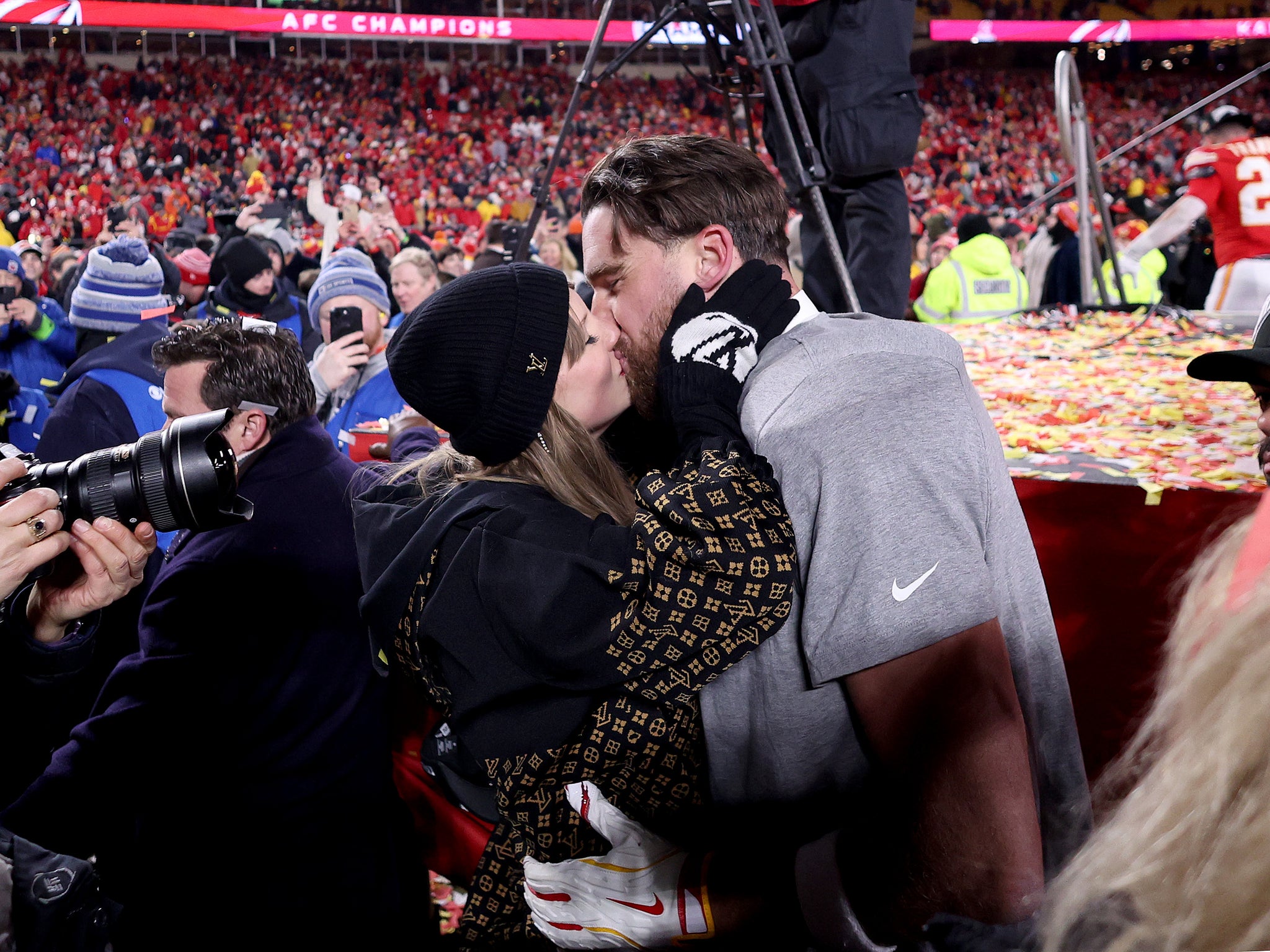 Taylor Swift and Travis Kelce Share a Kiss After Chiefs' AFC Championship  Victory