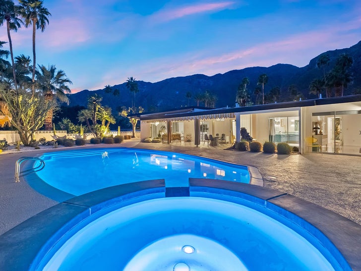 0218-Marilyn-Monroe-Former-Palm-Springs-Home-For-Sale-Sub1