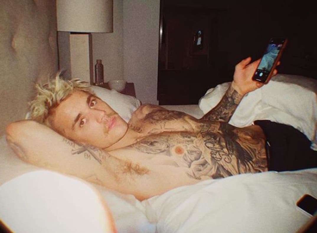 justin-bieber-shirtless-shots-01