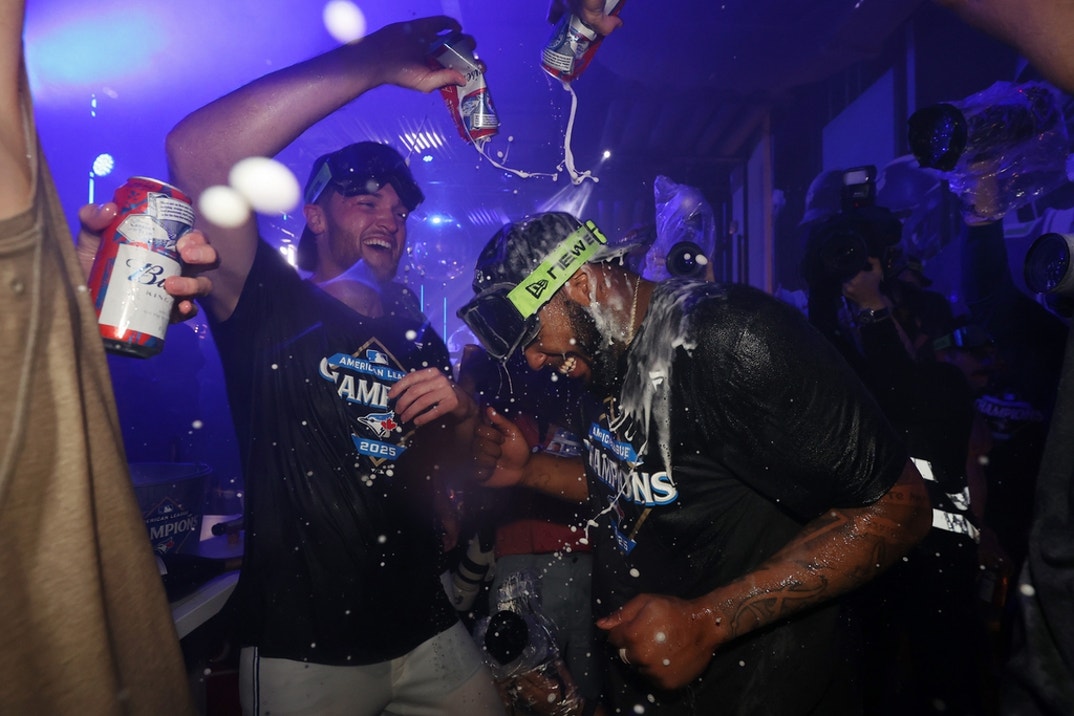 Seattle Mariners v Toronto Blue Jays - Game Seven 9