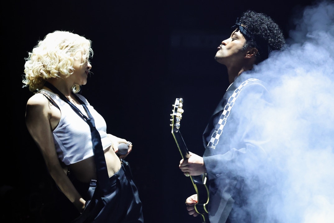 Rosé and Bruno Mars Grammys Performance 7