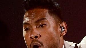 Miguel -- Billboard Music Awards Producers NEVER Warned Me About Crowd Jump