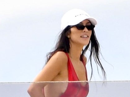 0522_kourtney_kendall_cannes_backgrid_09