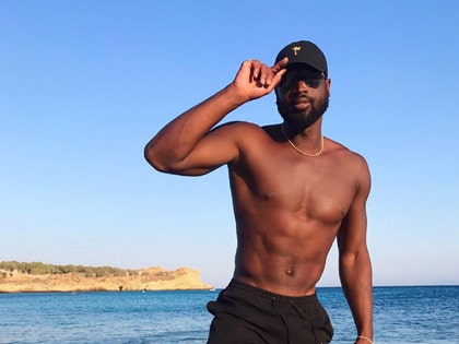Dwyane_Wade_Shirtless_Shots_2