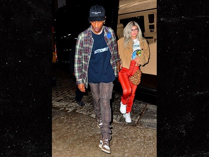 1128-travis-scott-kylie-jenner-bg-01