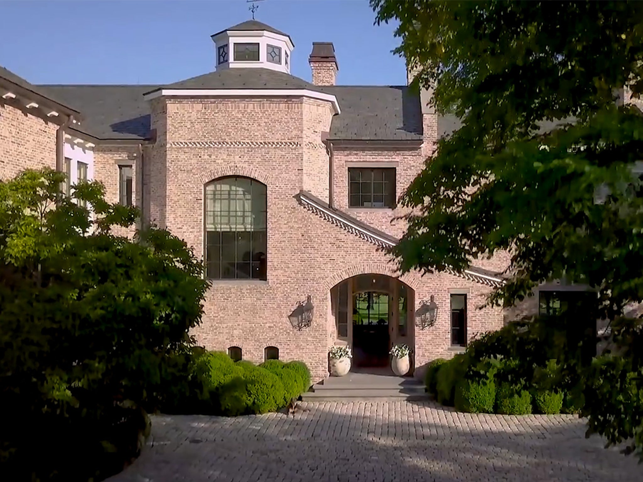 Tom Brady Puts $40 MIL, Boston-Area Mansion Up For Sale