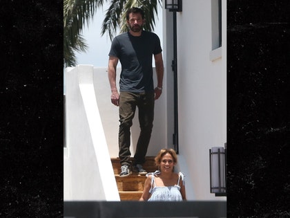0523-ben-affleck-jlo-backgrid-01