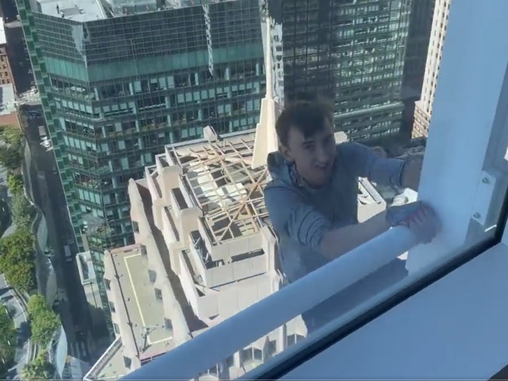 Urban Climber Scales 60-Floor Tower In San Francisco In Death-Defying Stunt