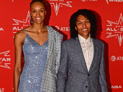 dewanna bonner with alyssa thomas getty