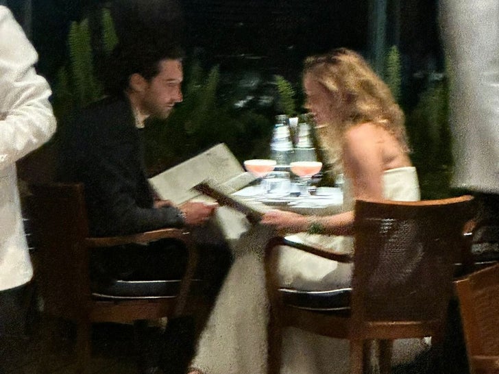 0304-Emma-Watson-Gonzalo-Hevia-Baillères-Romance-Sub2