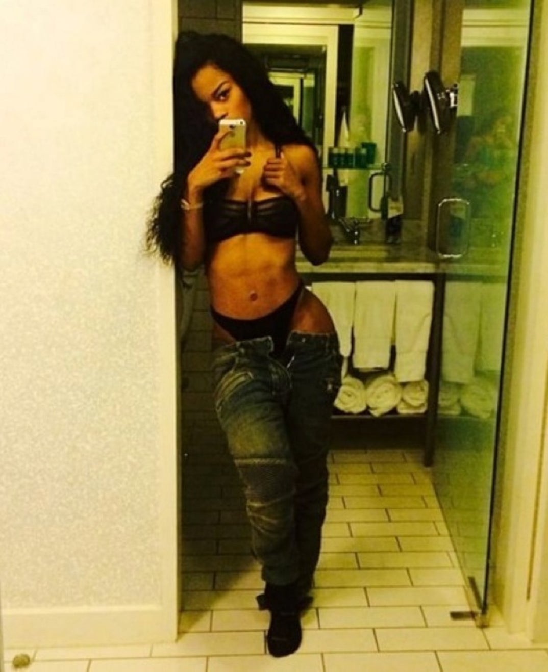 1208_teyana_hot03