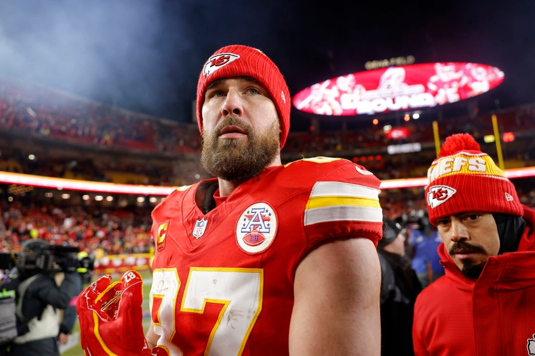 Travis Kelce On The Field 22