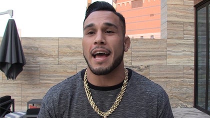 082116_brad_tavares_lebron_3791838