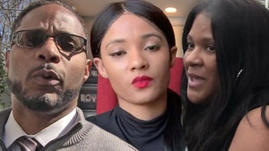 R. Kelly's GF Joycelyn Savage Secretly Met Her Family at Courthouse
