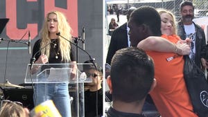 Amber Heard Talks in Sign Language at Women's March