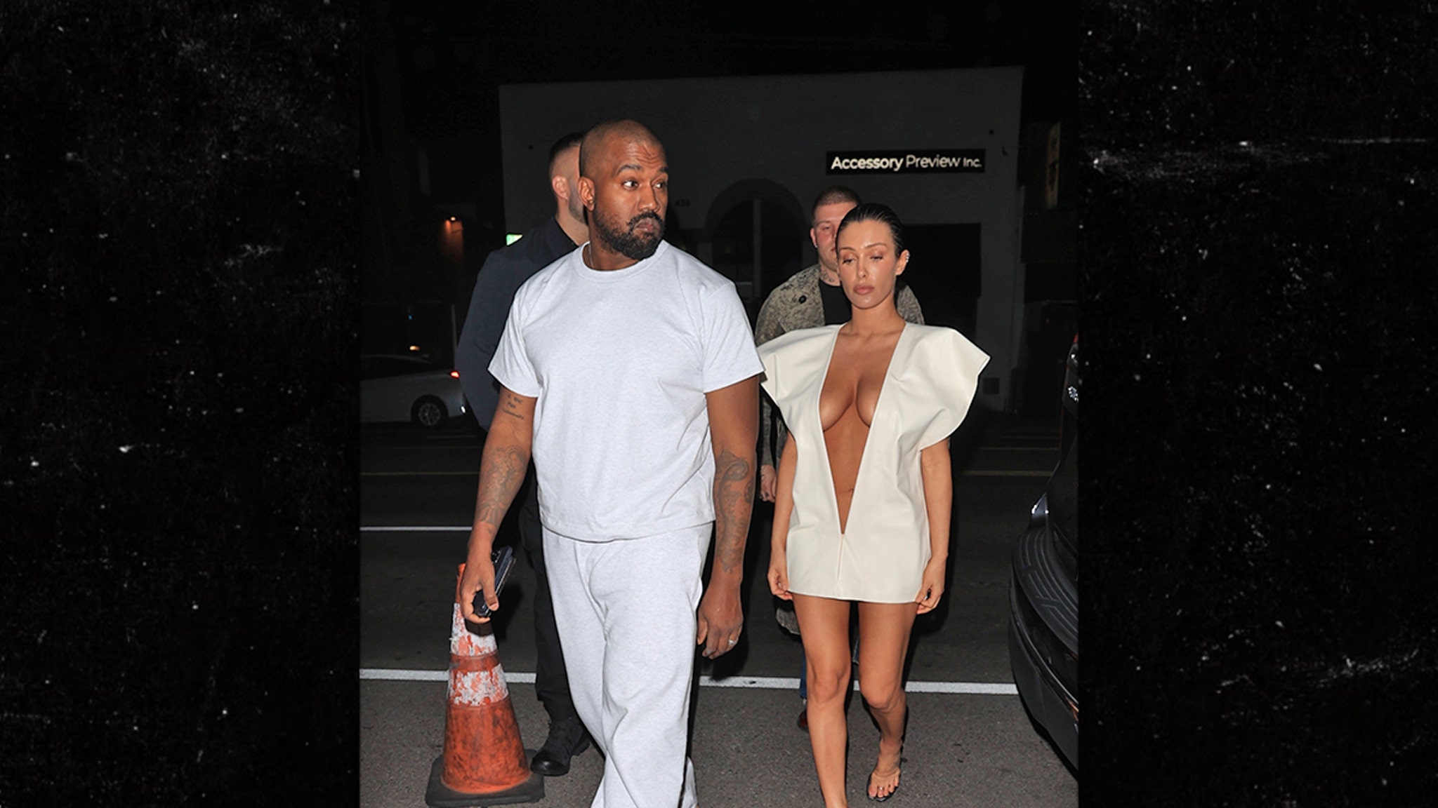 Bianca Censori incarne le style de Kim Kardashian avec Kanye lors d’une soirée à Los Angeles
