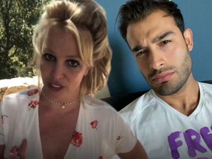 0910-britney-sam asghari-insta-01