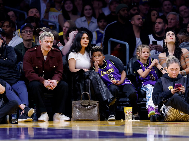 Kim Kardashian, J Lo et Ben Affleck se présentent au match des LA Lakers