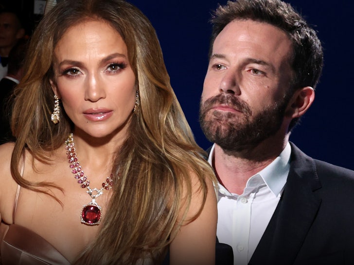 Jennifer Lopez and Ben Affleck Not Talking To Each Other, Divorce Moving  Slowly