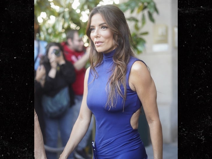 0516-Lauren-Sanchez-Bachelorette-Party-Paris-Photos-Primary-2