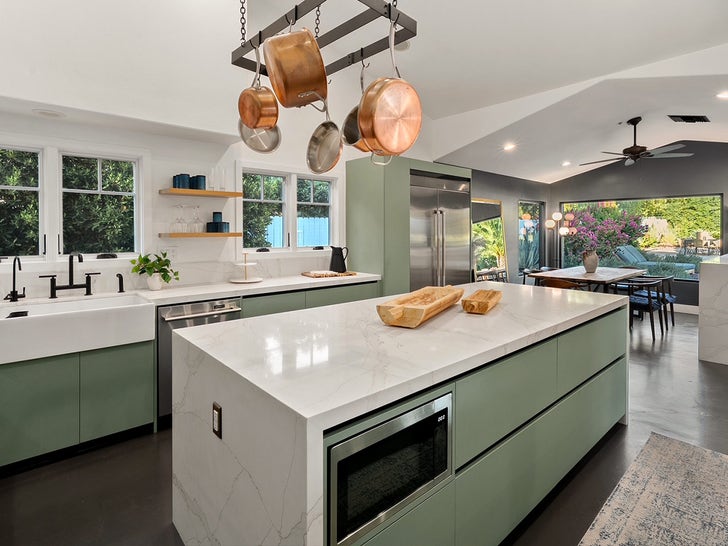 0128-Nicole-Young-Selling-Sunset-LA-Home-For-Sale-Sub2