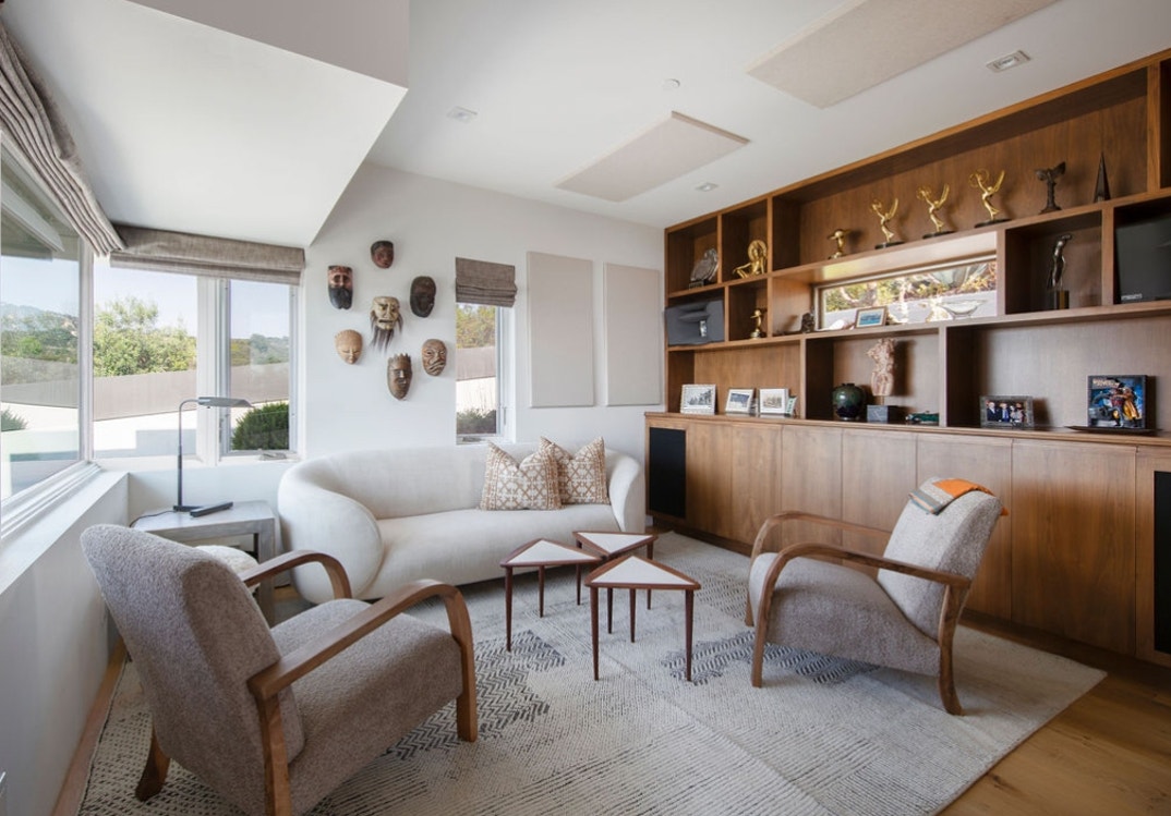 Christopher Lloyd Selling SB Retreat 0