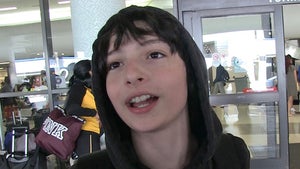 'Stranger Things' Star Finn Wolfhard Doesn't Get Why Clowns Exist (VIDEO)