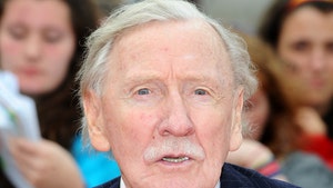 Leslie Phillips, Voice of Sorting Hat in 'Harry Potter' Dead at 98