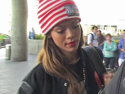 0215_Rihanna_tmz-2