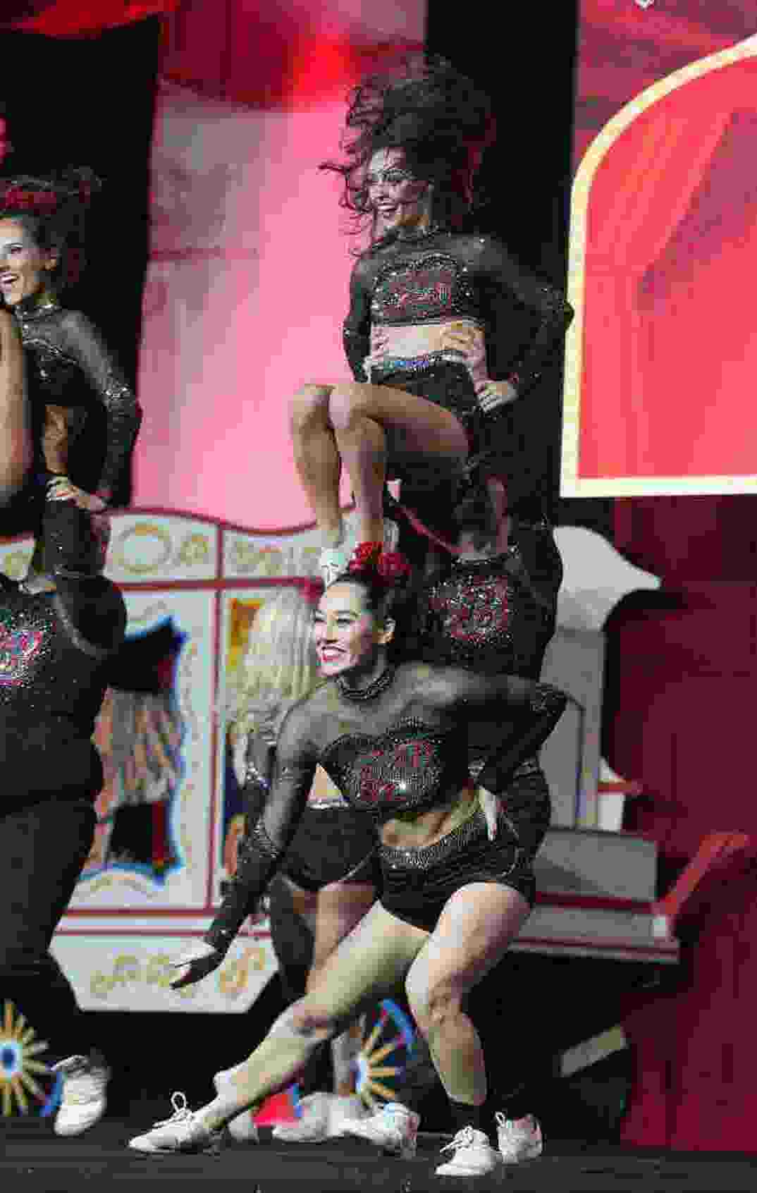 Bill Belichick Jordon Hudson Cheerleading 8