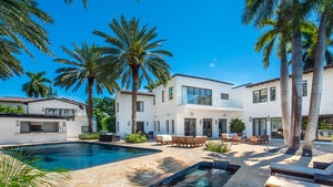 J Lo & Ben Affleck Are Shacking Up in This Luxurious Miami Estate