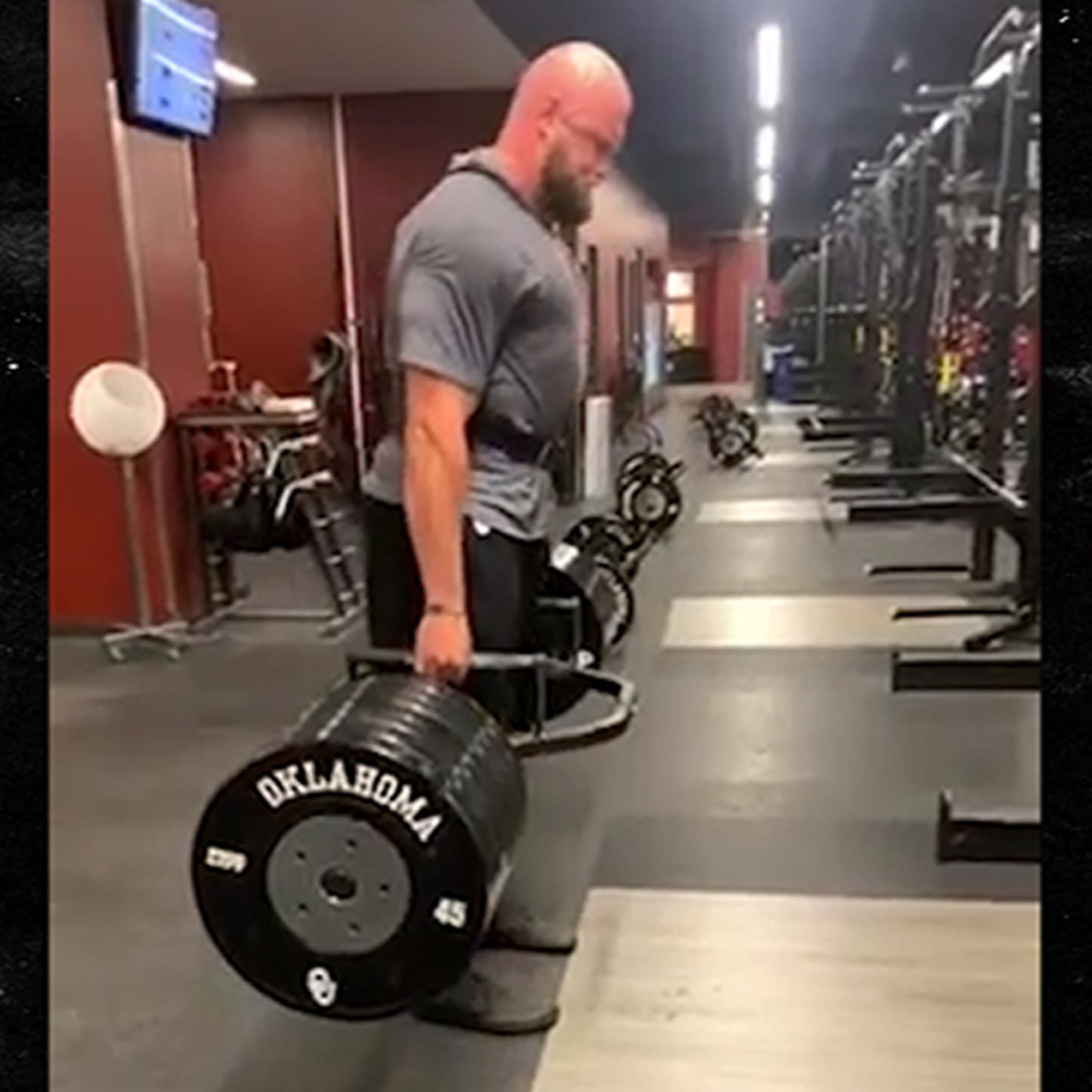 WATCH: Eagles' Johnson Deadlifts more than TWICE his body weight