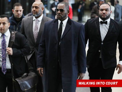 0507-r-kelly-walking-into-court-photo-primary