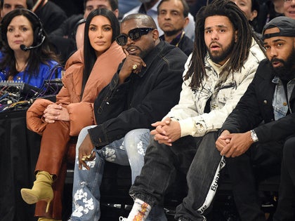 0217-nba-all-star-game-kim-kardashian-kanye-west-courtside-photos-primary