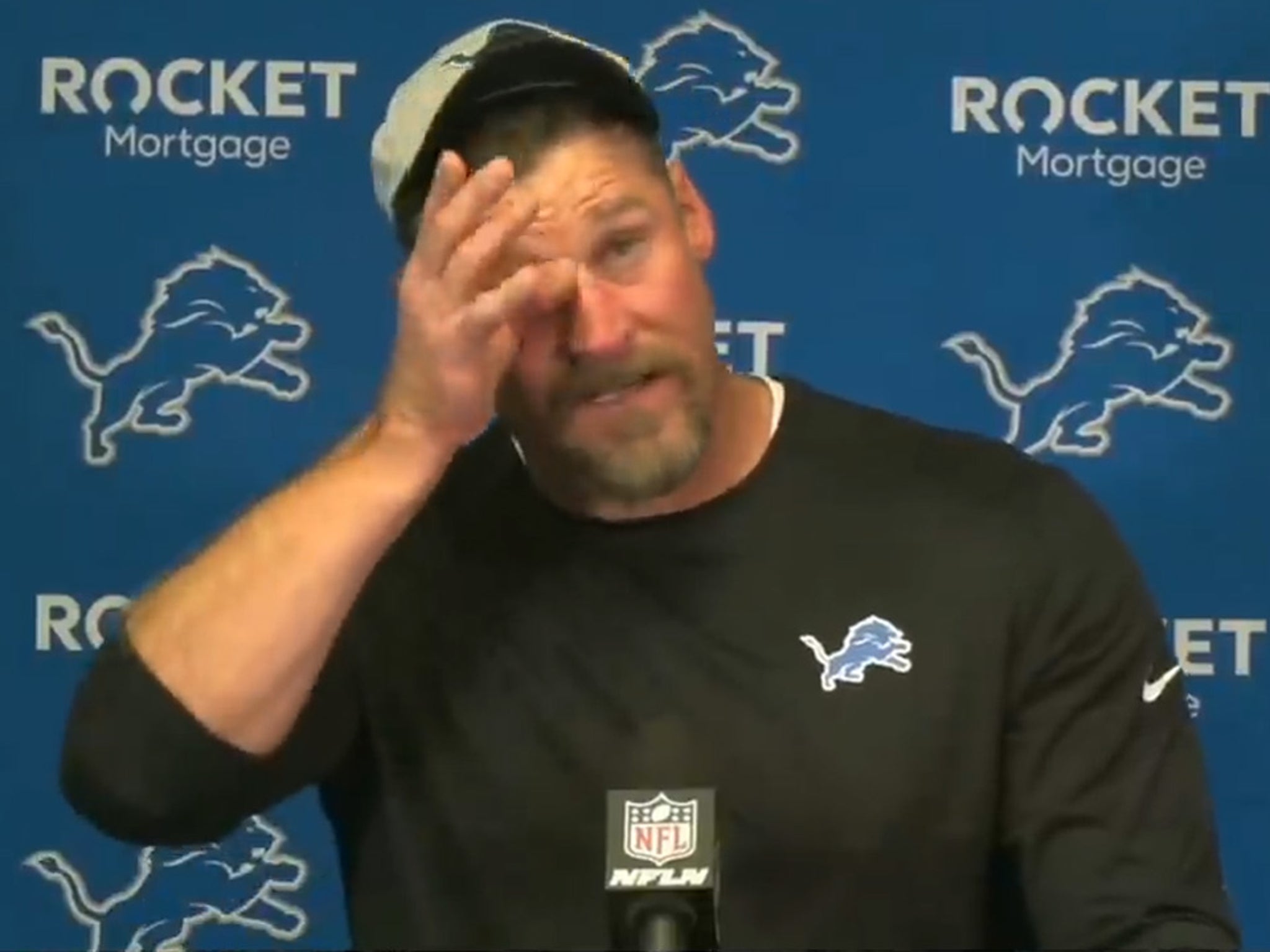 Detroit Lions head coach Dan Campbell celebrate with his players